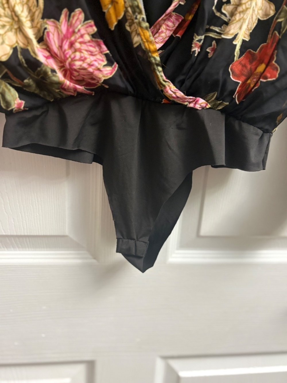 Women's ASTR The Label Black Floral Wrap New Bodysuit - Picture 4 of 7